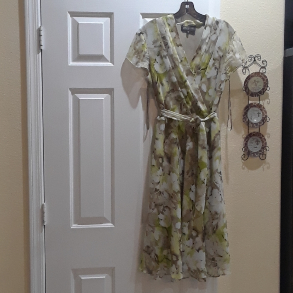 Jones new york floral deess